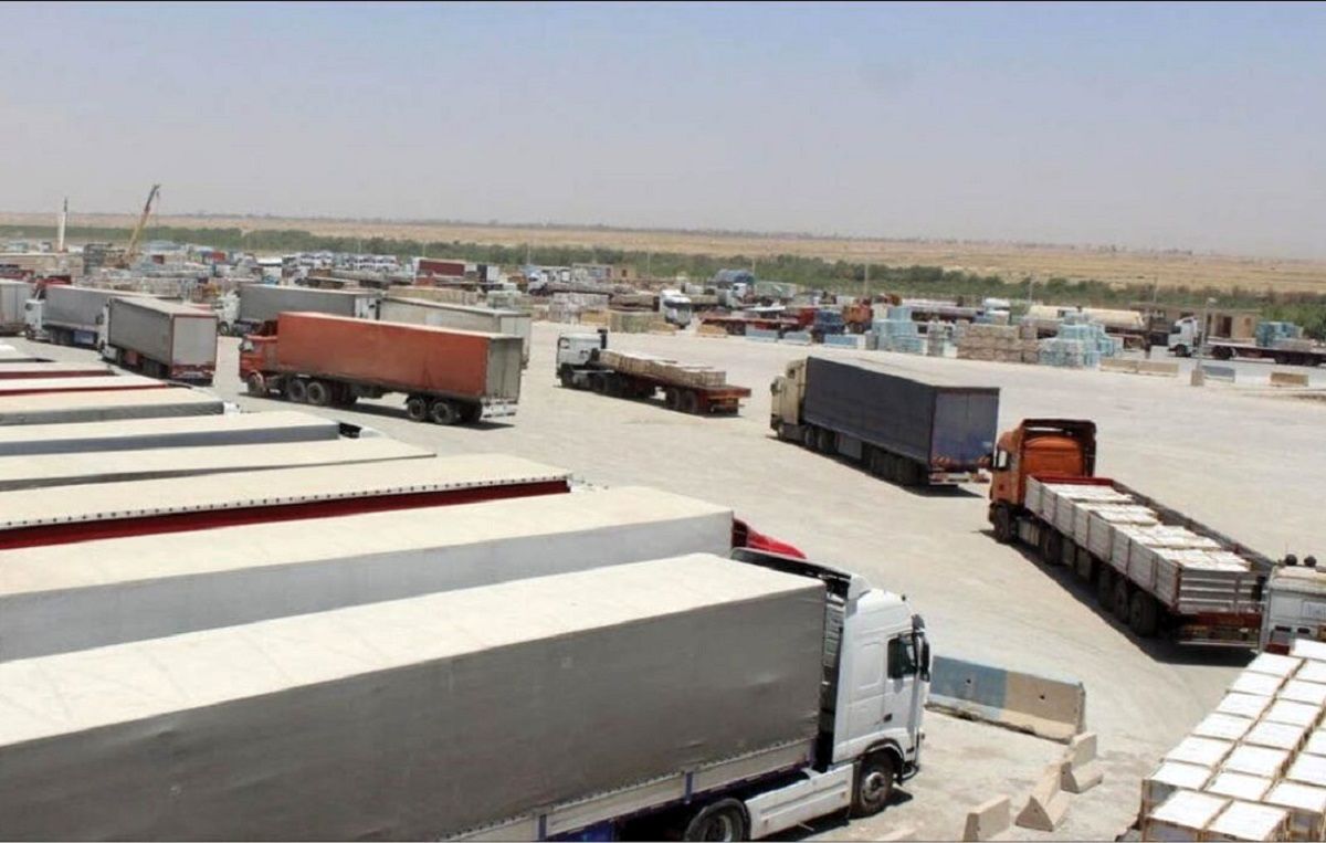شناسایی موانع صادرات از گلوگاه شرقی کشور؛ صف 200 کامیون در مرز دوغارون